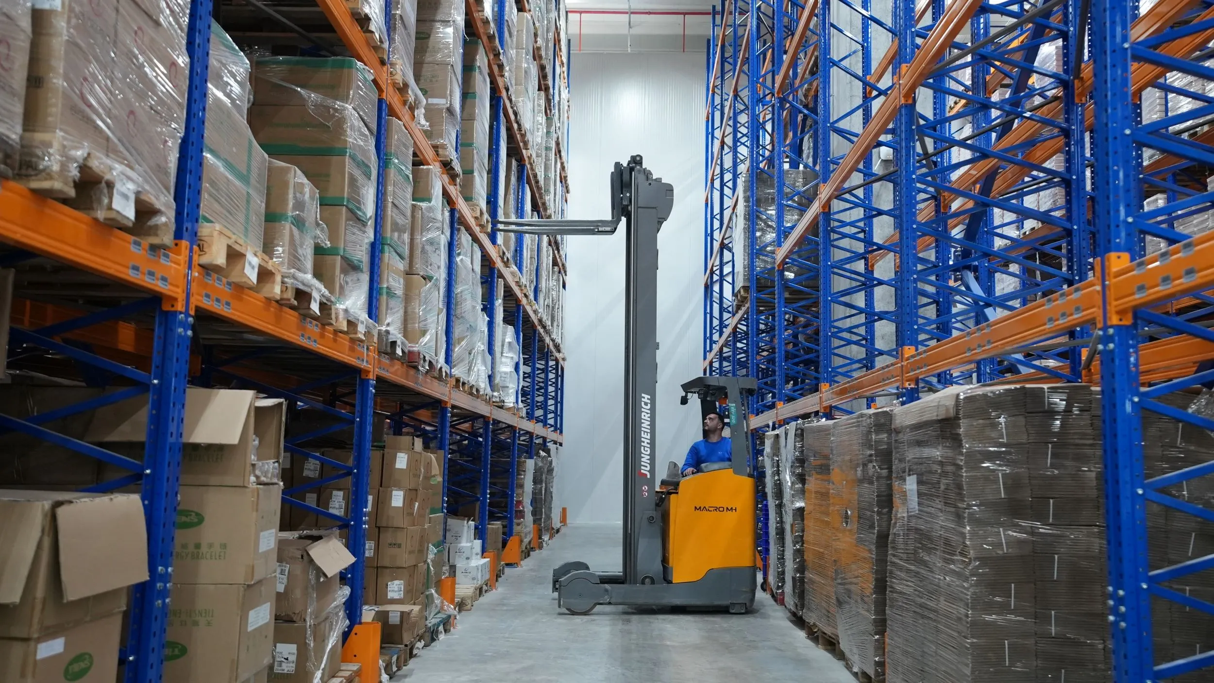 Storage and Inventory Management in E-Commerce Logistics