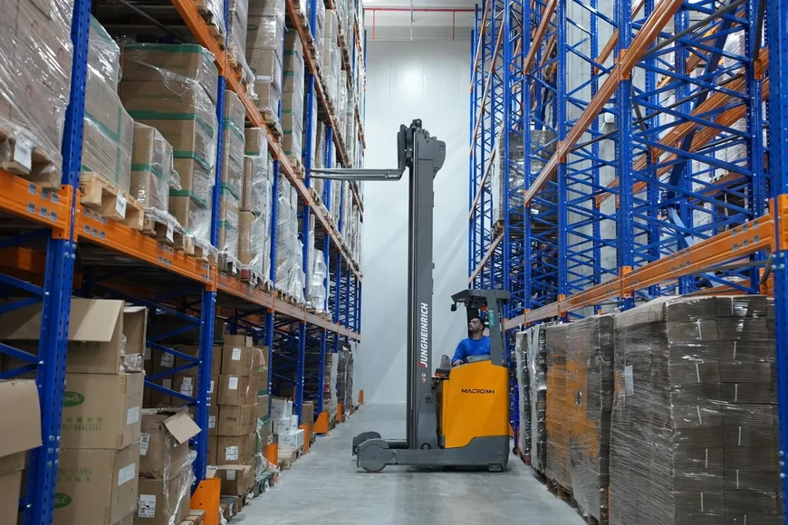 Storage and Inventory Management in E-Commerce Logistics