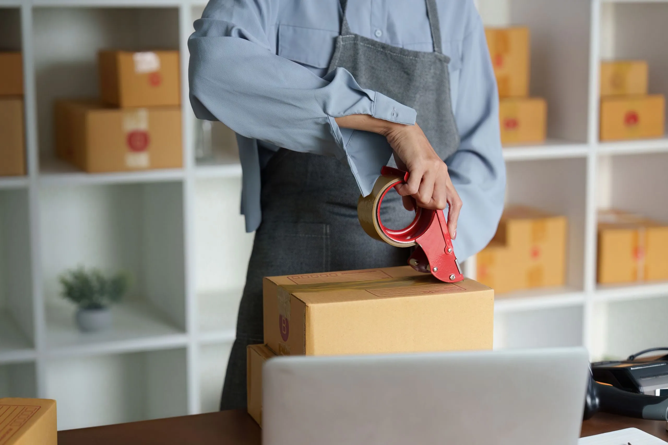 Kitting und Bundling im Fulfillment professionell steuern